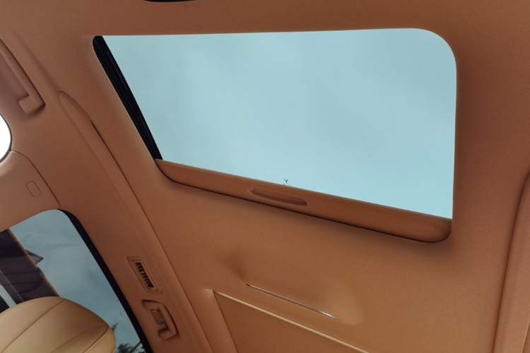 Used VOYAH Dream 2024 PHEV Extended-Range Premium Edition Headliner