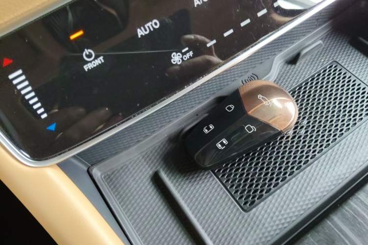 Used VOYAH Dream 2024 PHEV Ultra-Long Range Flagship Edition Interior 1
