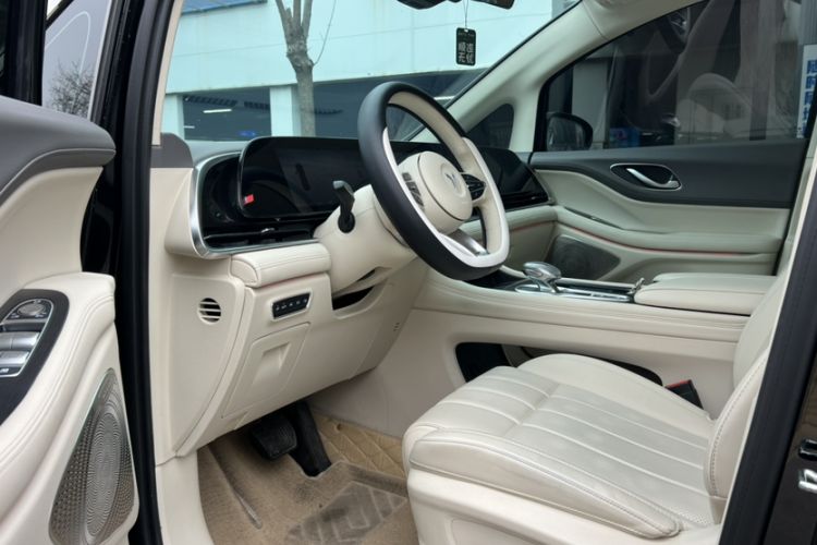Used VOYAH Dream 2024 PHEV Extended-Range Premium Edition Interior 1
