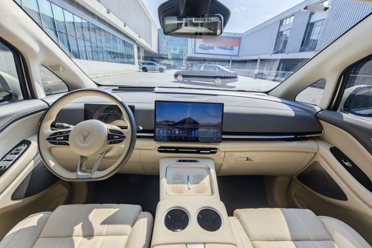 Used VOYAH Dream 2024 EV Long-Range Premium Edition Interior 1
