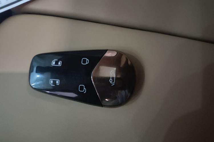 Used VOYAH Dream 2024 PHEV Extended-Range Premium Edition Interior 1