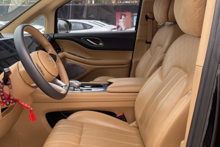Used VOYAH Dream 2024 PHEV Extended-Range Premium Edition Interior 1
