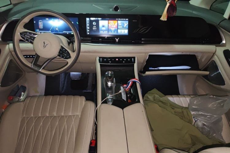 Used VOYAH Dream 2024 PHEV Ultra-Long Range Flagship Edition Interior 2