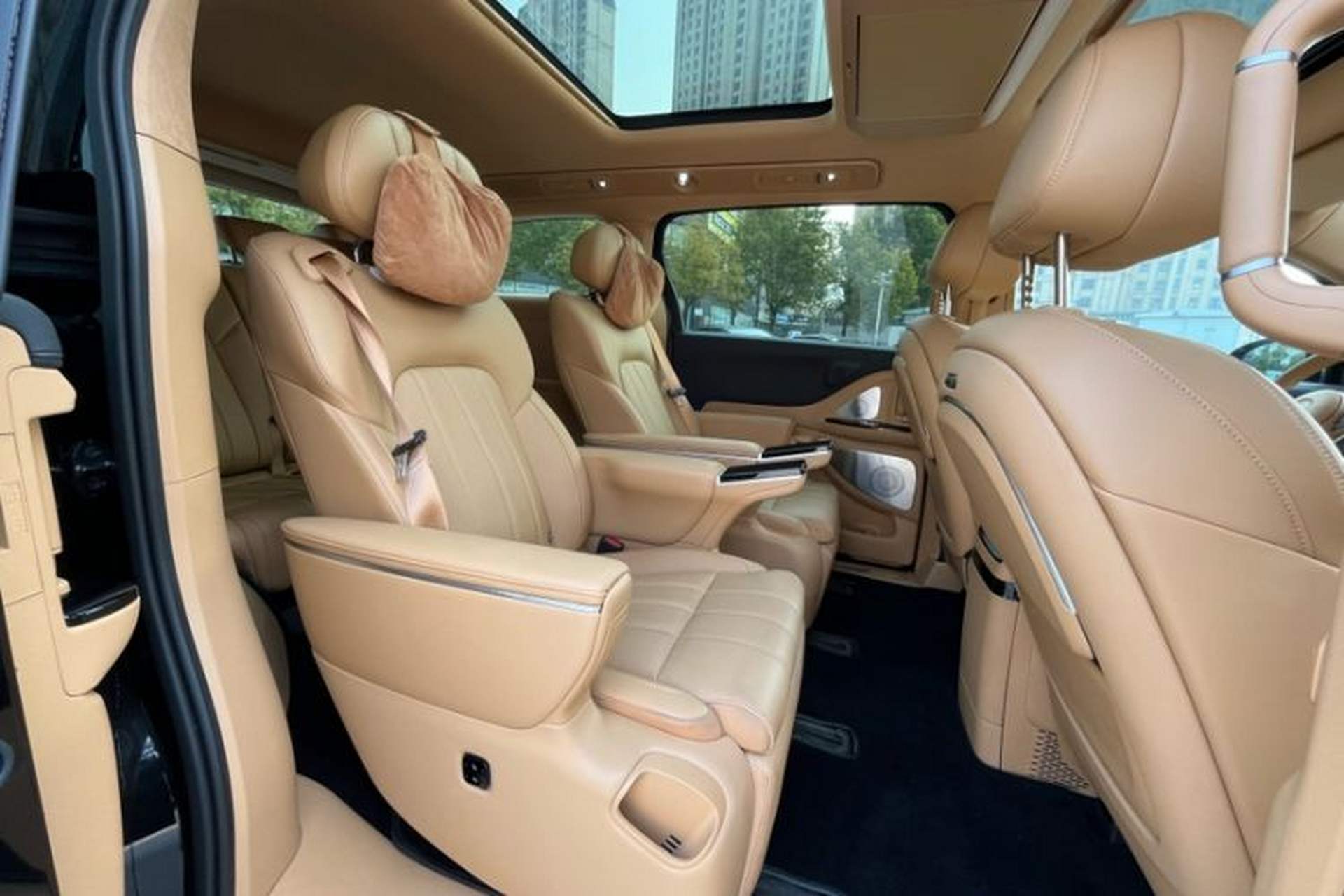 Used VOYAH Dream 2024 PHEV Ultra-Long Range Flagship Edition Interior 2