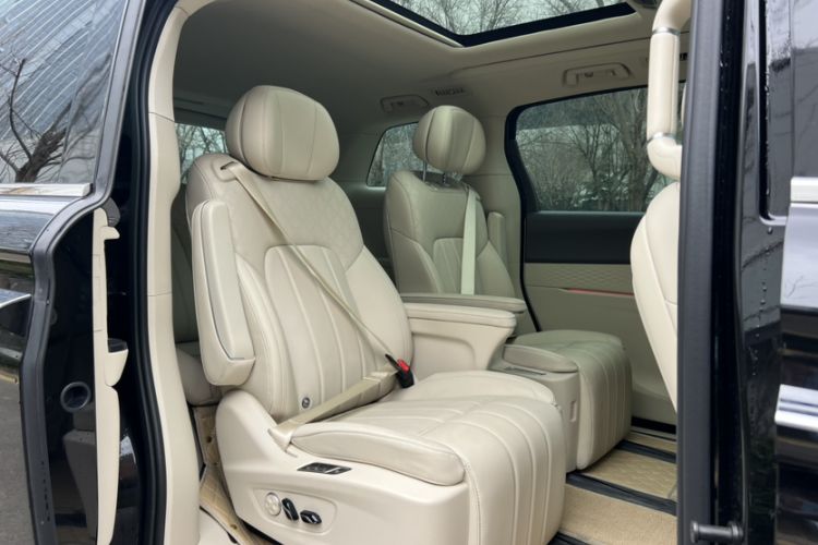 Used VOYAH Dream 2024 PHEV Extended-Range Premium Edition Interior 3