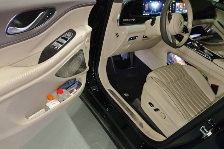 Used VOYAH Dream 2024 PHEV Ultra-Long Range Flagship Edition Interior 3