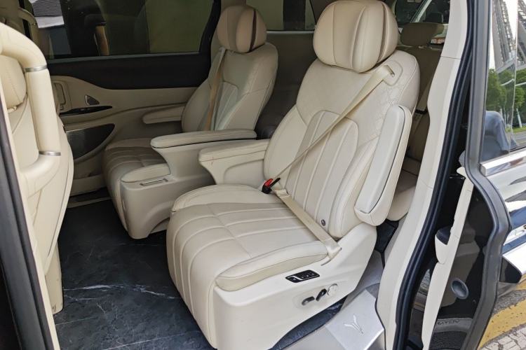 Used VOYAH Dream 2024 PHEV Extended-Range Premium Edition Interior 4