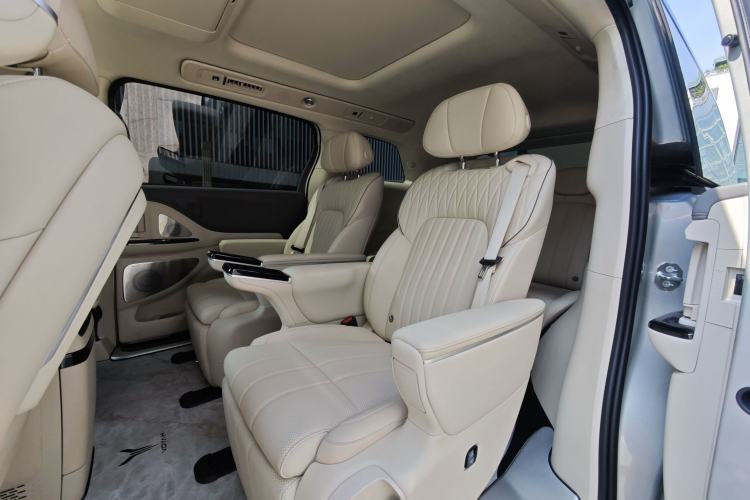 Used VOYAH Dream 2024 EV Long-Range Premium Edition Interior 4