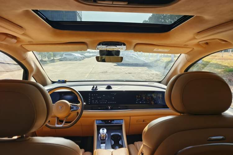 Used VOYAH Dream 2024 PHEV Ultra-Long Range Flagship Edition Interior 4