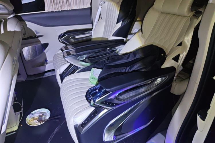 Used VOYAH Dream 2024 PHEV Ultra-Long Range Flagship Edition Interior 4