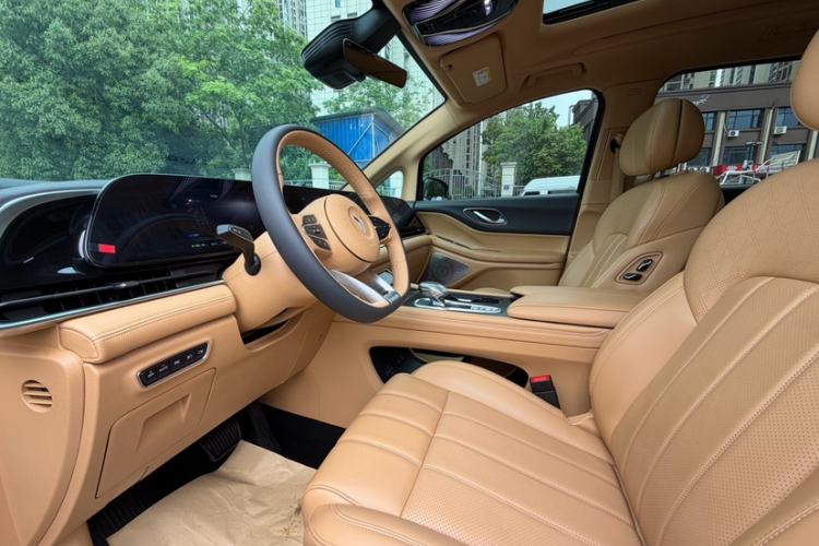 Used VOYAH Dream 2024 PHEV Extended-Range Premium Edition Interior 4