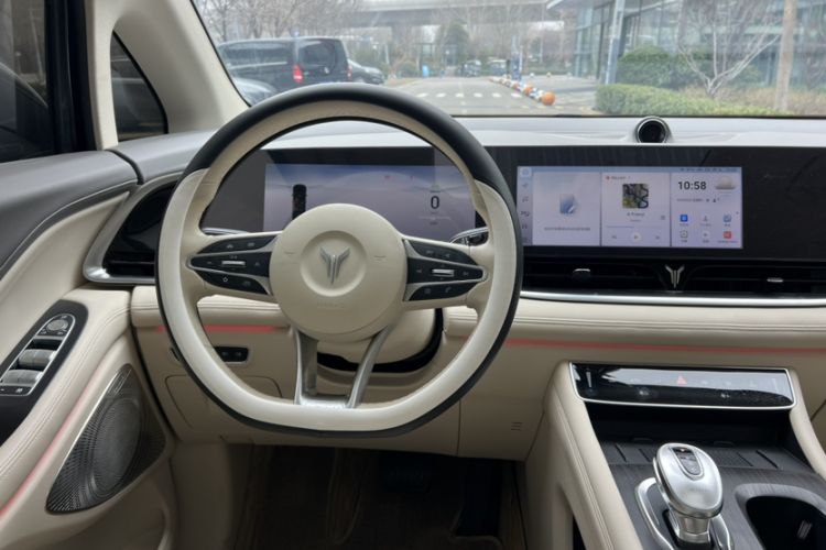 Used VOYAH Dream 2024 PHEV Extended-Range Premium Edition Interior 5