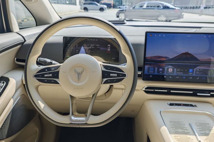 Used VOYAH Dream 2024 EV Long-Range Premium Edition Interior 5