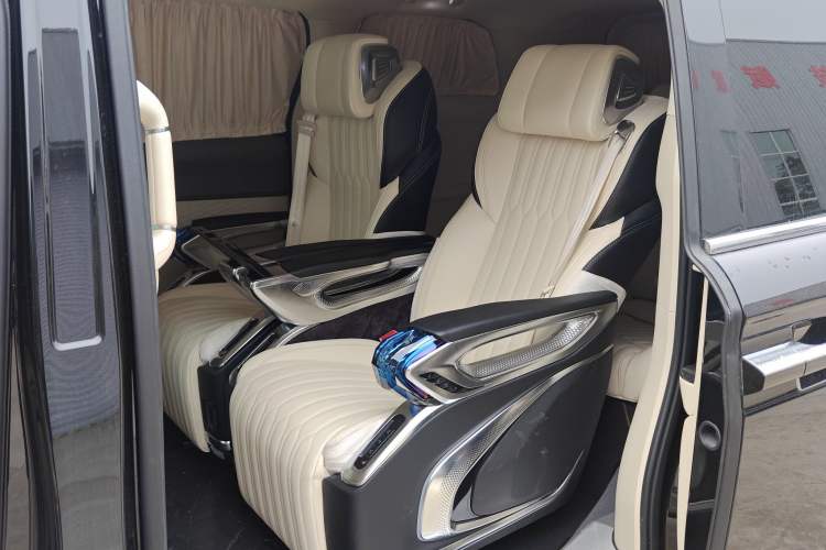 Used VOYAH Dream 2024 PHEV Ultra-Long Range Flagship Edition Interior 5