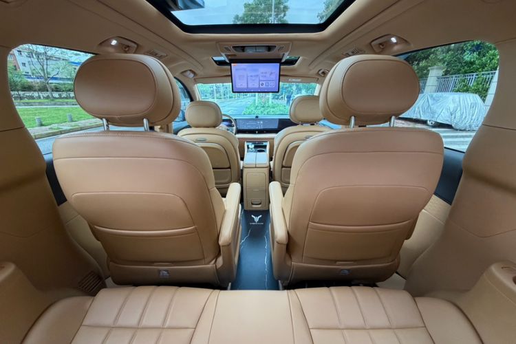 Used VOYAH Dream 2024 PHEV Extended-Range Premium Edition Interior 5