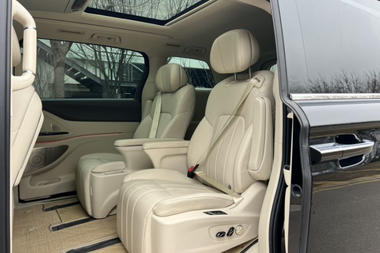 Used VOYAH Dream 2024 PHEV Extended-Range Premium Edition Interior 6