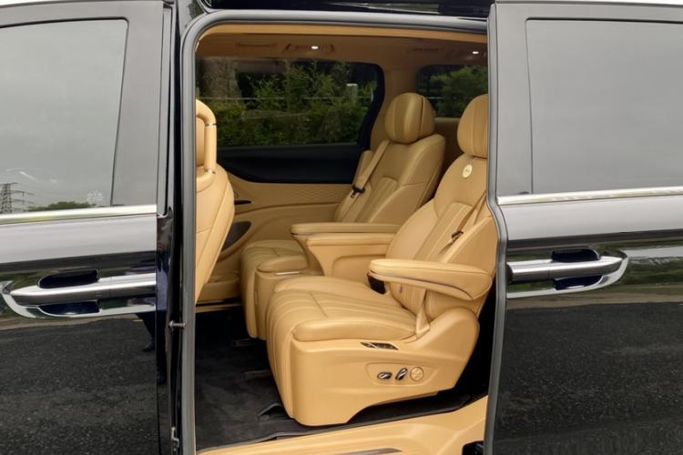 Used VOYAH Dream 2024 PHEV Extended-Range Premium Edition Interior 6