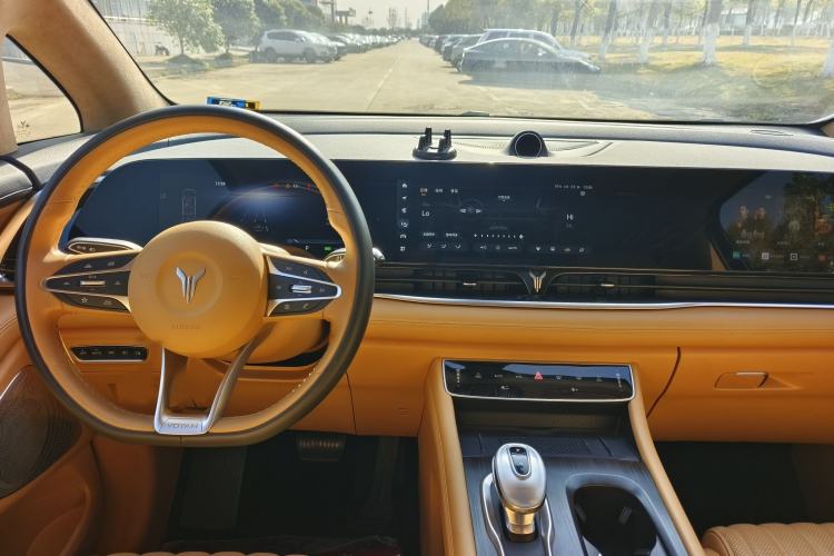 Used VOYAH Dream 2024 PHEV Ultra-Long Range Flagship Edition Interior 6