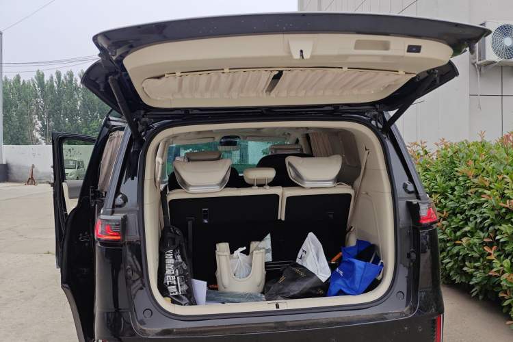 Used VOYAH Dream 2024 PHEV Ultra-Long Range Flagship Edition Interior 6