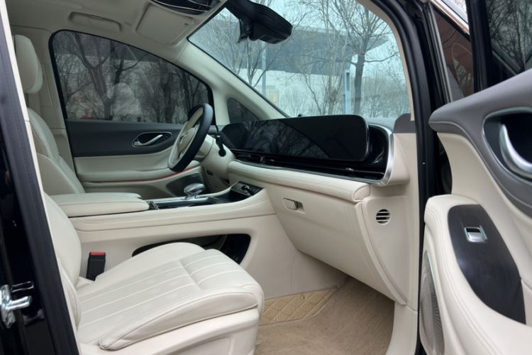 Used VOYAH Dream 2024 PHEV Extended-Range Premium Edition Interior 7