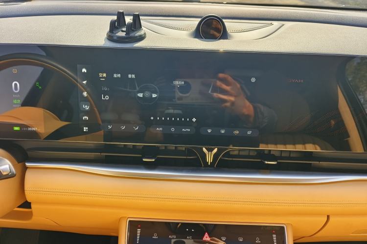 Used VOYAH Dream 2024 PHEV Ultra-Long Range Flagship Edition Interior 7