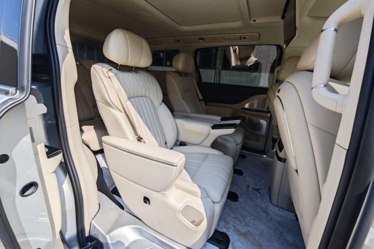 Used VOYAH Dream 2024 EV Long-Range Premium Edition Interior 8