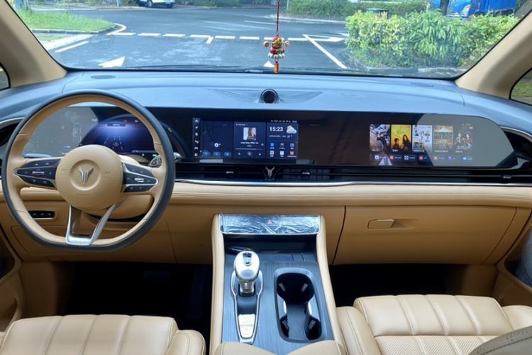Used VOYAH Dream 2024 PHEV Extended-Range Premium Edition Interior 8