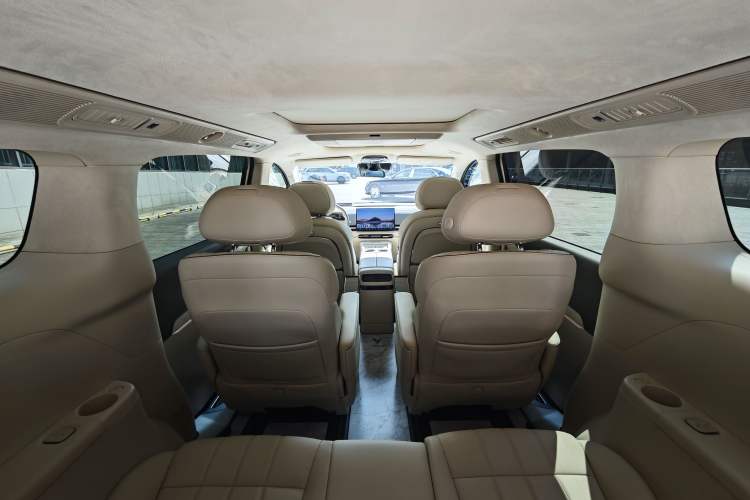 Used VOYAH Dream 2024 EV Long-Range Premium Edition Interior 9