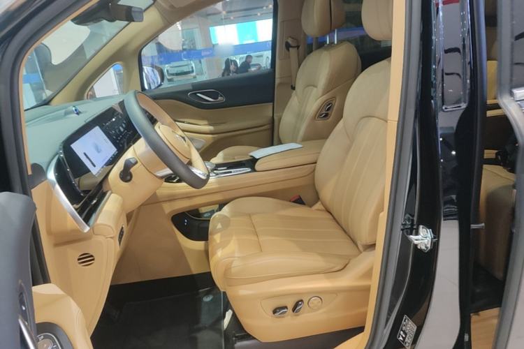 Used VOYAH Dream 2024 PHEV Extended-Range Premium Edition Left Front Seat