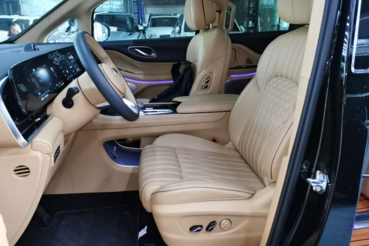 Used VOYAH Dream 2024 PHEV Ultra-Long Range Flagship Edition Left Front Seat