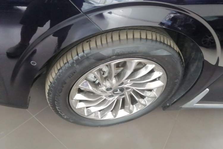 Used VOYAH Dream 2024 PHEV Ultra-Long Range Flagship Edition Left Front Wheel Hub