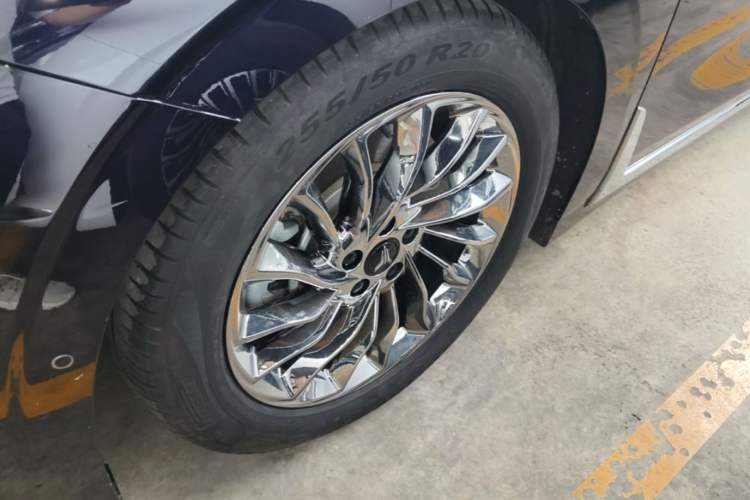 Used VOYAH Dream 2024 PHEV Ultra-Long Range Flagship Edition Left Front Wheel Hub