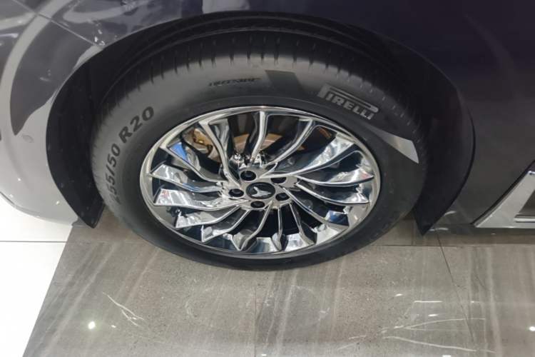 Used VOYAH Dream 2024 PHEV Ultra-Long Range Flagship Edition Left Front Wheel Hub