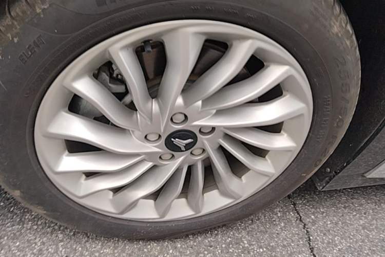 Used VOYAH Dream 2024 PHEV Extended-Range Premium Edition Left Front Wheel Hub