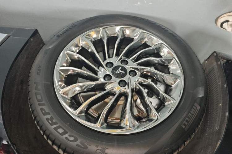 Used VOYAH Dream 2024 PHEV Ultra-Long Range Flagship Edition Left Front Wheel Hub