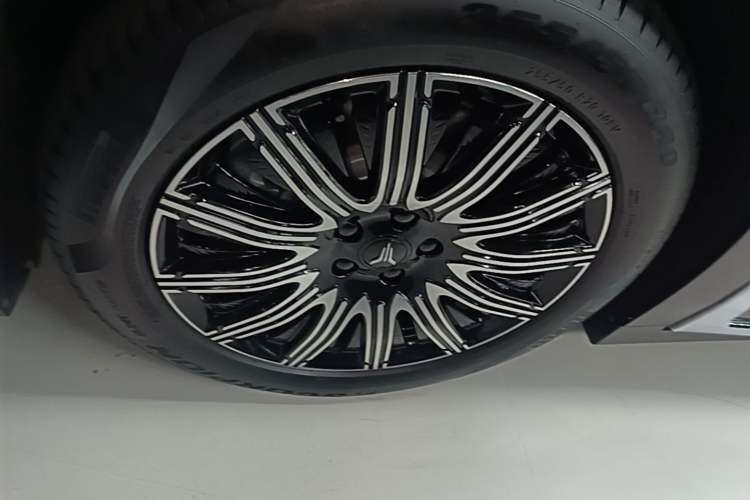 Used VOYAH Dream 2024 EV Long-Range Premium Edition Left Front Wheel Hub