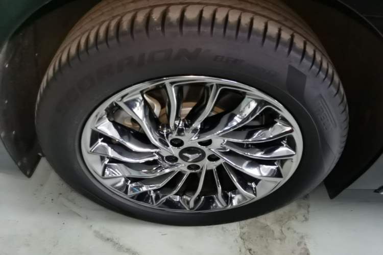 Used VOYAH Dream 2024 PHEV Ultra-Long Range Flagship Edition Left Front Wheel Hub