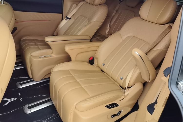 Used VOYAH Dream 2024 PHEV Extended-Range Premium Edition Left Rear Seat