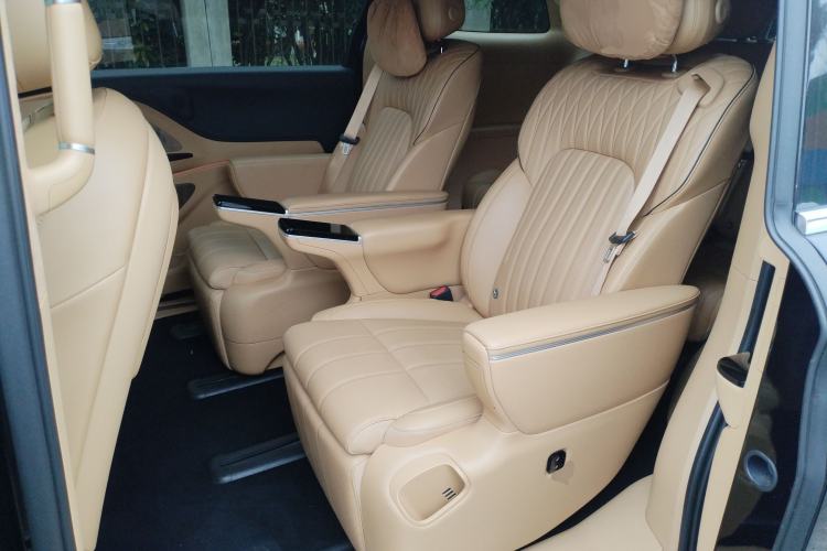 Used VOYAH Dream 2024 PHEV Ultra-Long Range Flagship Edition Left Rear Seat