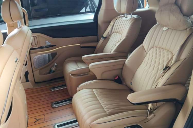 Used VOYAH Dream 2024 PHEV Ultra-Long Range Flagship Edition Left Rear Seat