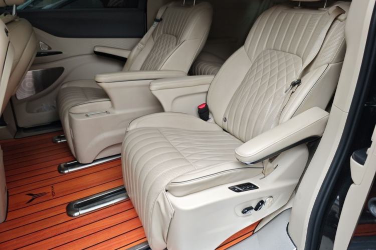 Used VOYAH Dream 2024 PHEV Ultra-Long Range Flagship Edition Left Rear Seat