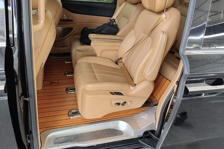 Used VOYAH Dream 2024 PHEV Extended-Range Premium Edition Left Rear Seat