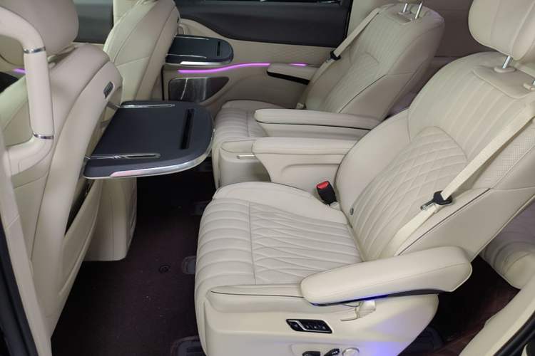 Used VOYAH Dream 2024 PHEV Ultra-Long Range Flagship Edition Left Rear Seat