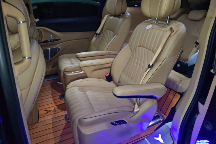 Used VOYAH Dream 2024 PHEV Ultra-Long Range Flagship Edition Left Rear Seat