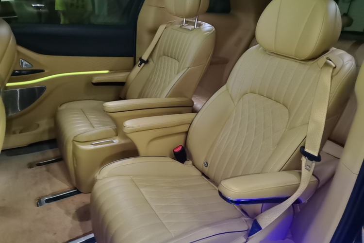 Used VOYAH Dream 2024 PHEV Ultra-Long Range Flagship Edition Left Rear Seat