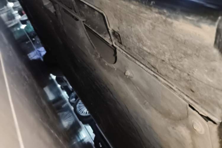 Used VOYAH Dream 2024 PHEV Ultra-Long Range Flagship Edition Left Side Sill
