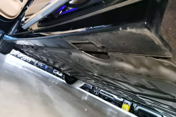 Used VOYAH Dream 2024 PHEV Ultra-Long Range Flagship Edition Left Side Sill