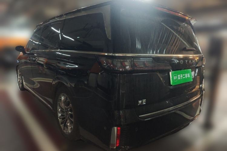 Used VOYAH Dream 2024 PHEV Ultra-Long Range Flagship Edition Rear Left 45 Deg