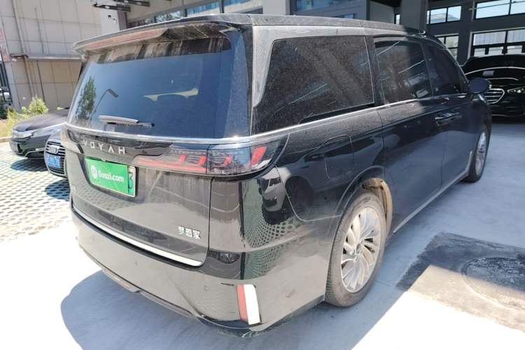 Used VOYAH Dream 2024 PHEV Extended-Range Premium Edition Rear Right 45 Deg