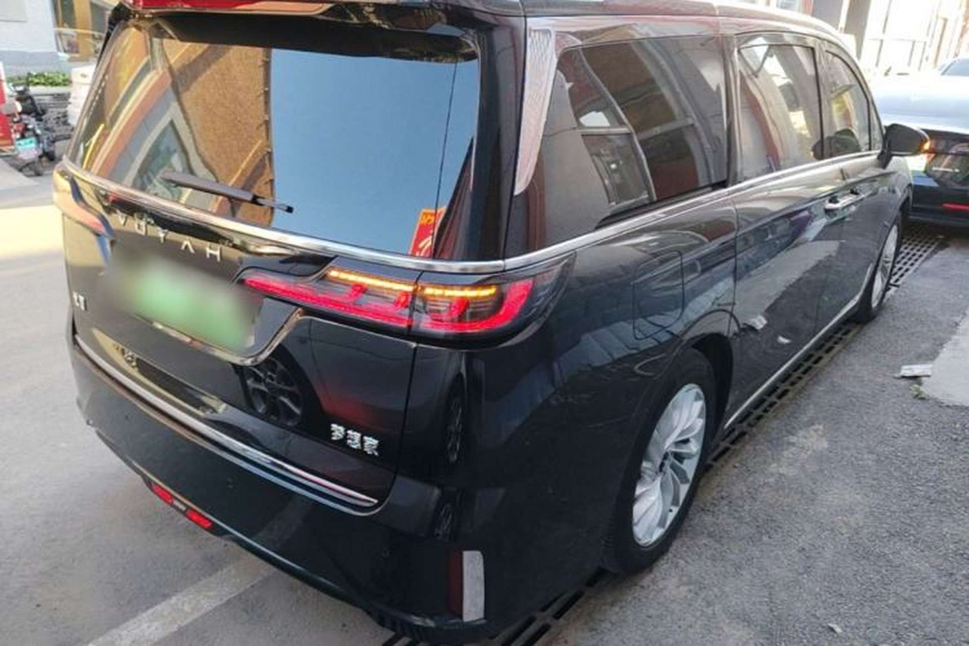 Used VOYAH Dream 2024 PHEV Extended-Range Premium Edition Rear Right 45 Deg
